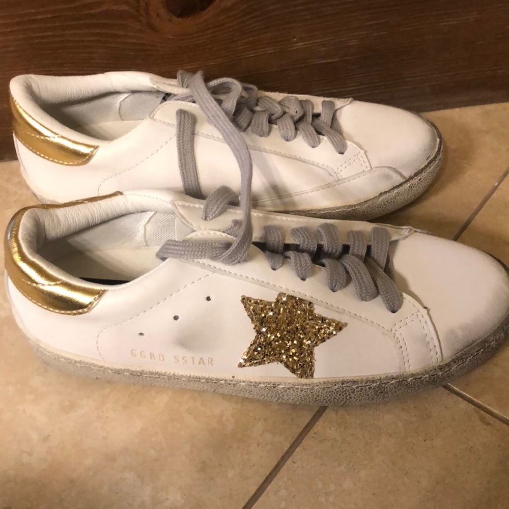 Woman’s sneakers never worn!
